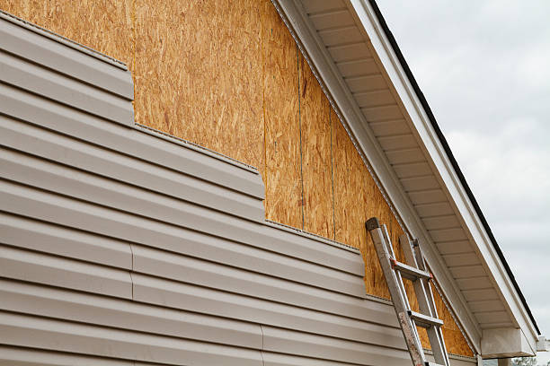 Professional Wood Siding technician working in Parlin, NJ